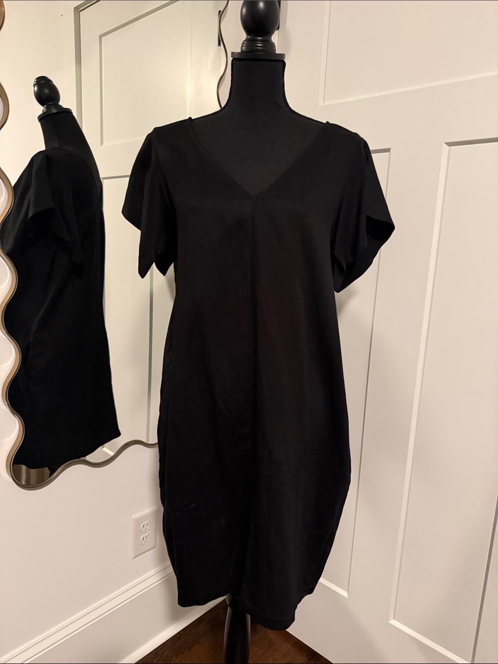 Black V-Neck Casual T-Shirt Dress